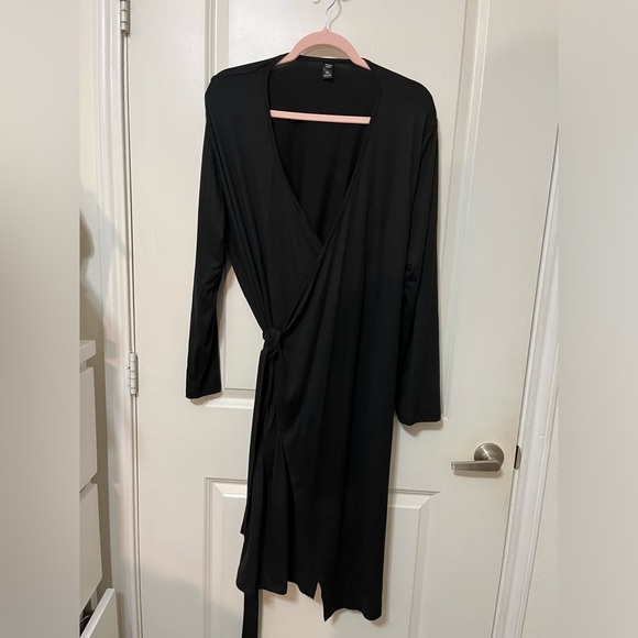 Tie Side Wrap Dress - Picture 4 of 8